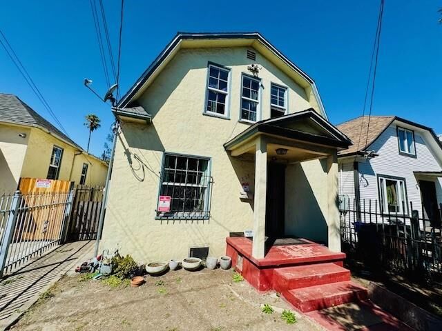Property Photo: 227 15th Street CA 94801