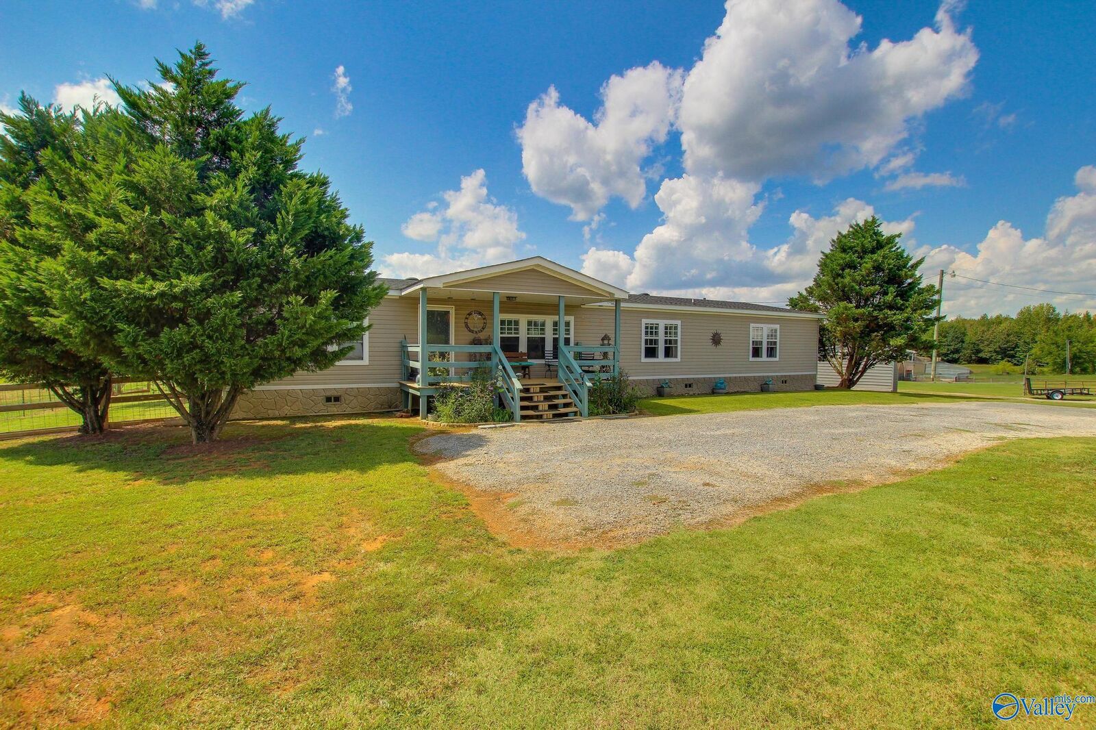 Property Photo:  1075 County Road 296  AL 35643 