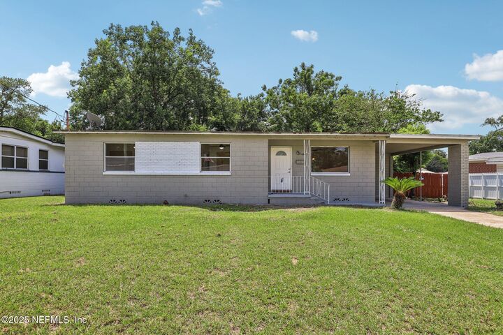 Property Photo: 7116 Gaillardia Road S FL 32211
