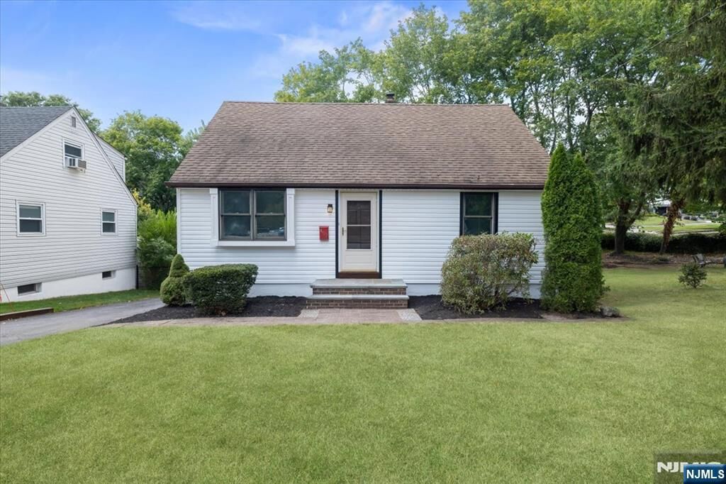 Property Photo: 499 Goffle Road NJ 07481