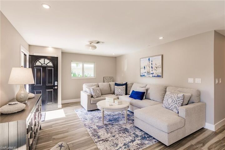 Property Photo: 1455 Curlew Ave 1 FL 34102