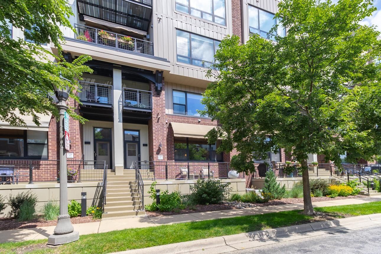 Property Photo:  190 Elm Street  MN 55102 