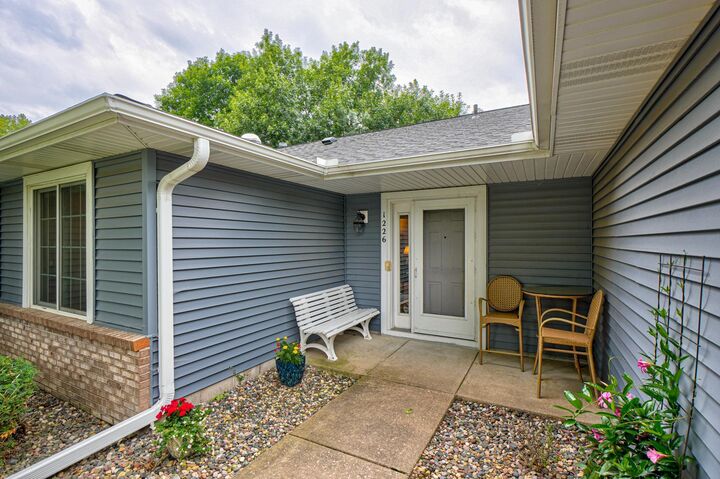 Property Photo:  1226 Ravenswood Court  MN 55126 