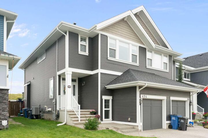 Property Photo:  454 River Heights Crescent  AB T4C 0T8 