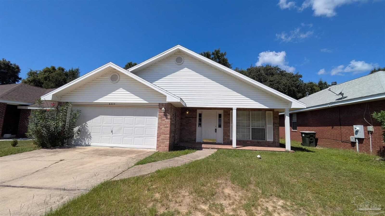 Property Photo: 6335 Mers Ln FL 32526