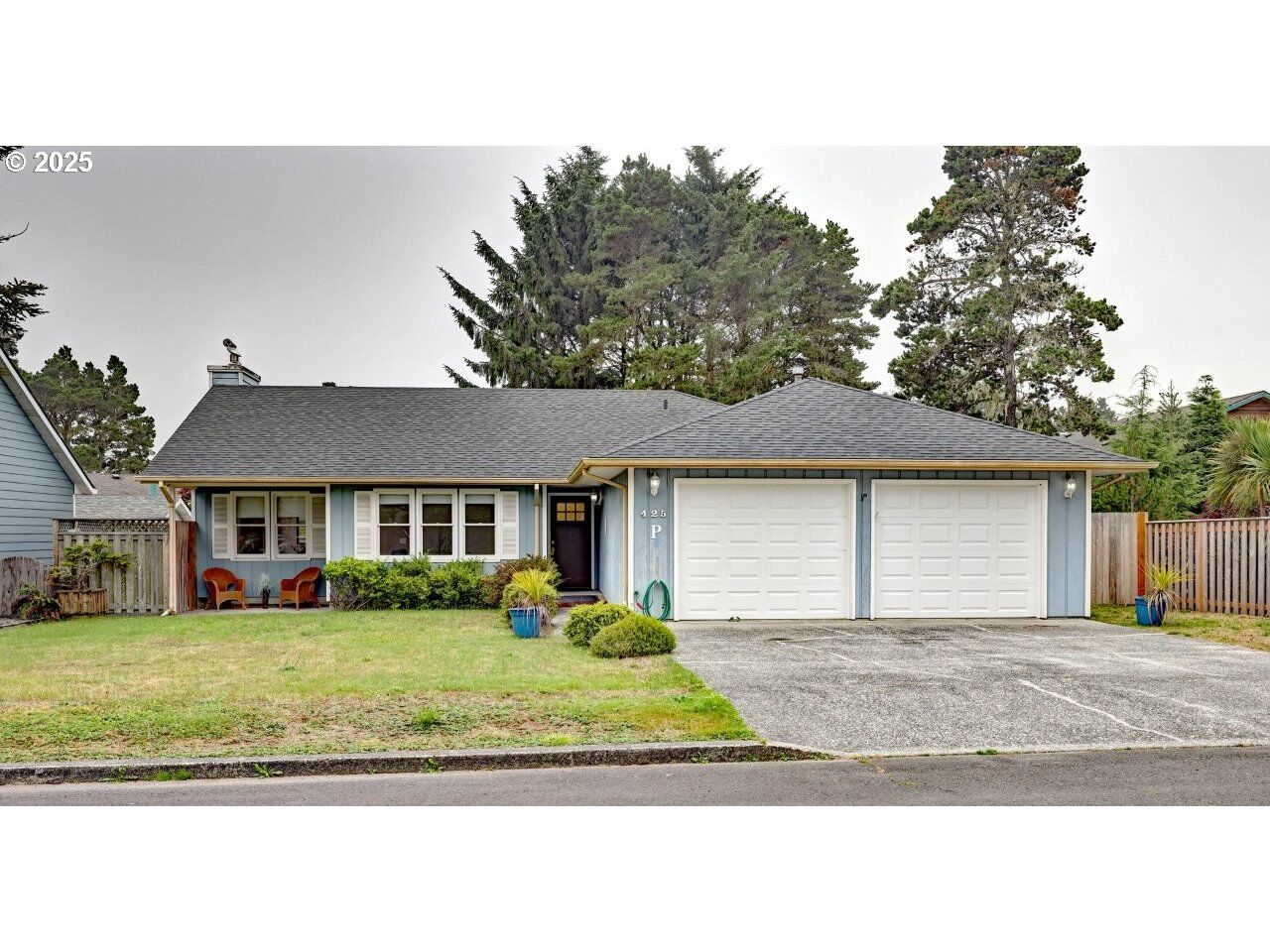 Property Photo:  425 Avenue P  OR 97138 