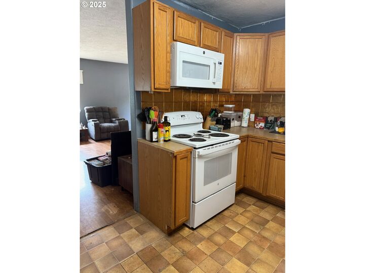 Property Photo:  1209 Davis St  OR 97862 