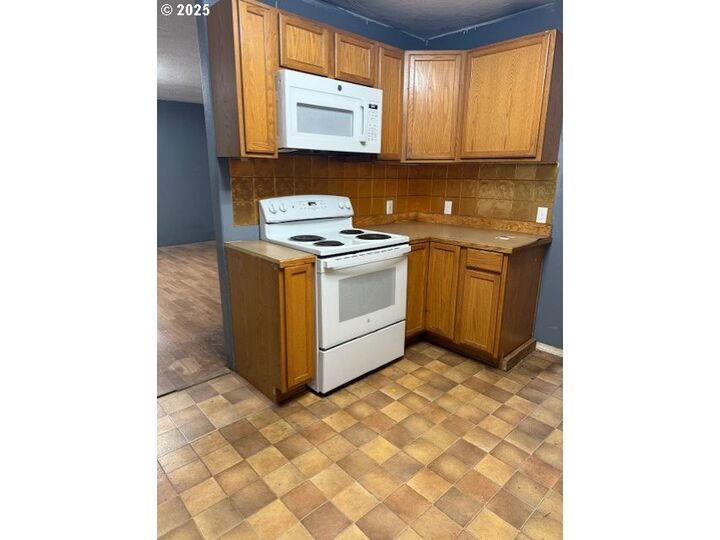 Property Photo:  1209 Davis St  OR 97862 