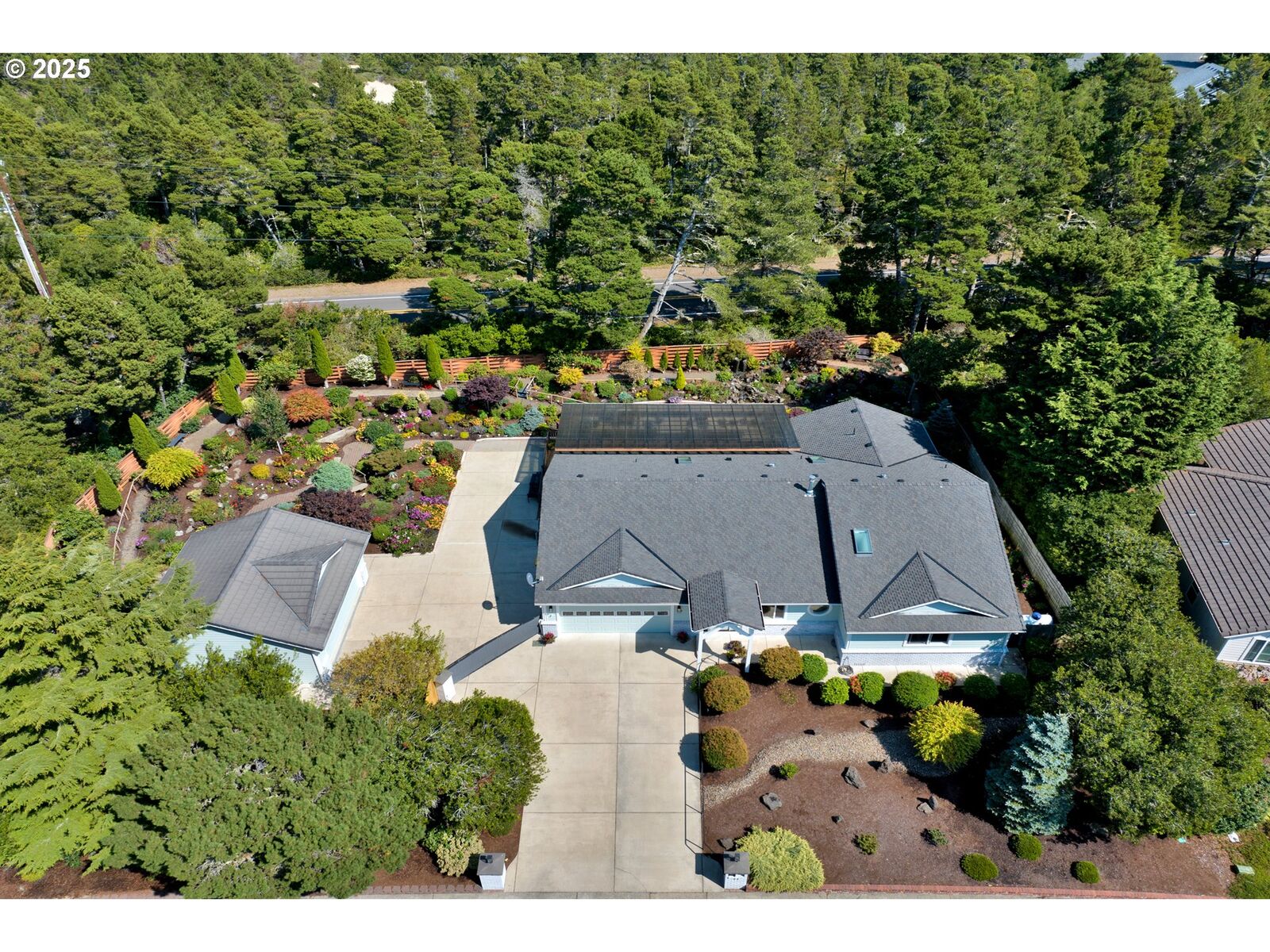 Property Photo:  93 Sailors Ravine Ct  OR 97439 
