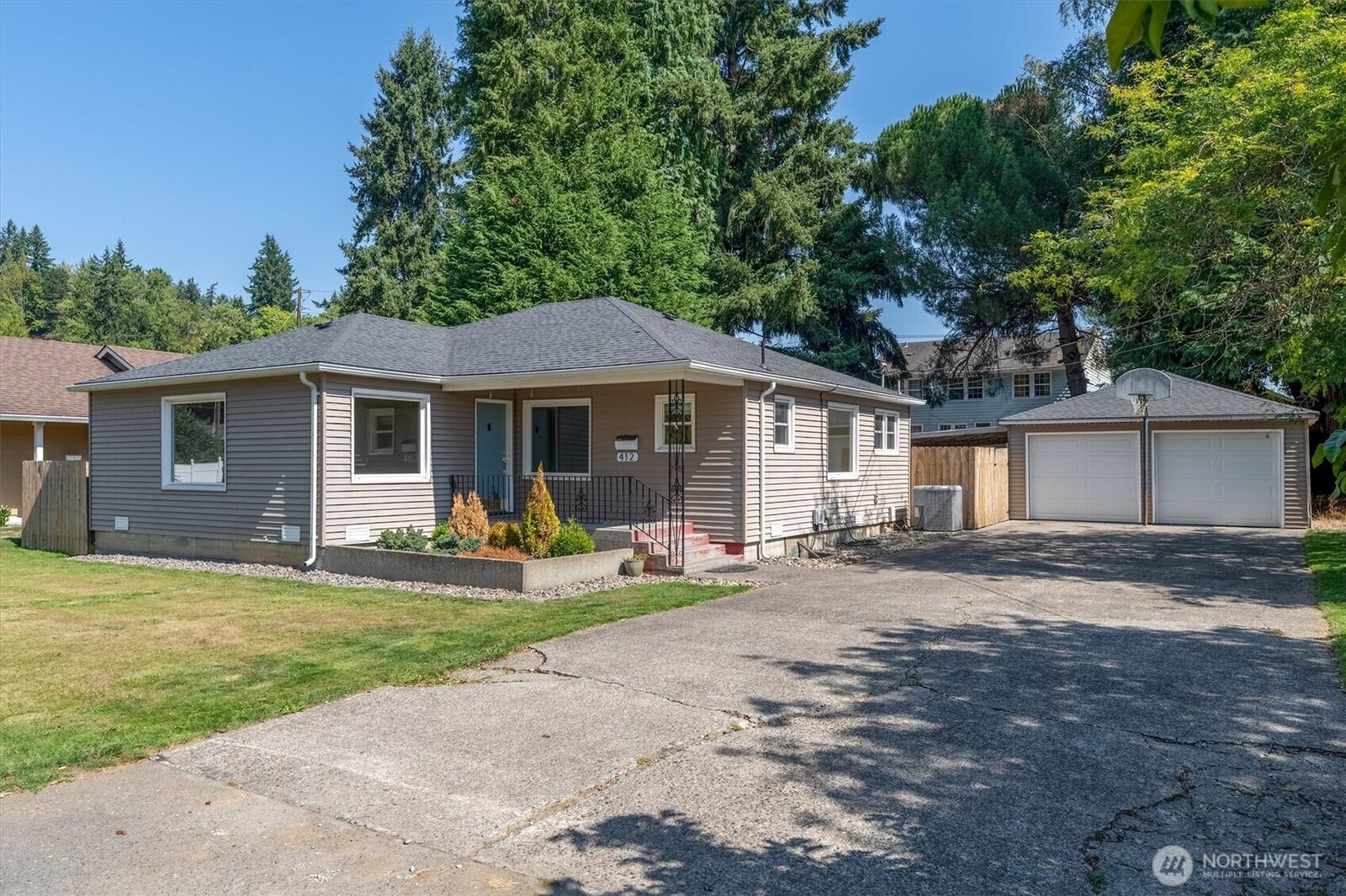 Property Photo:  412 NW 7th Avenue  WA 98626 