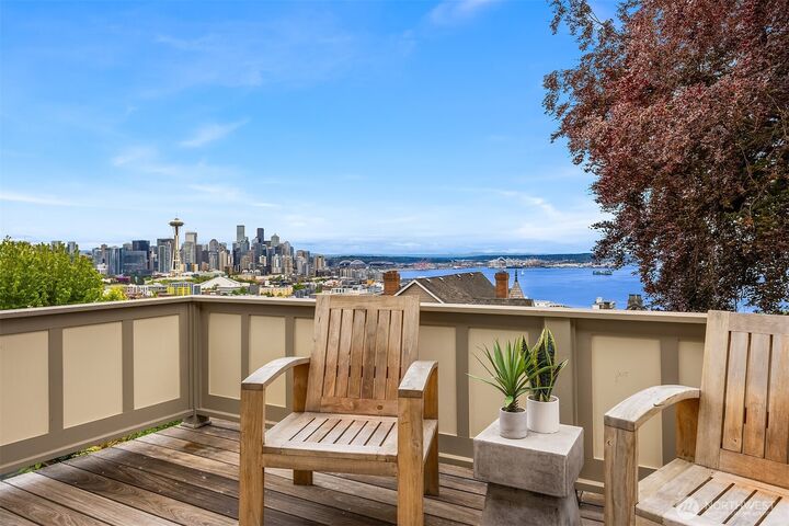 Property Photo: 525 W Prospect Street A WA 98119