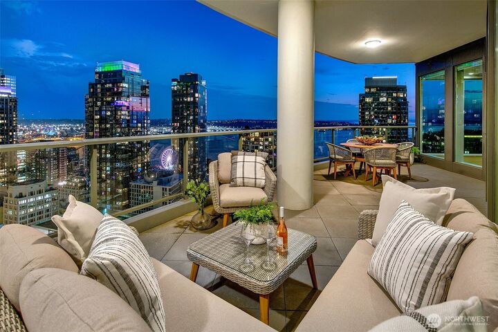 Property Photo:  1920  4th Avenue 3002  WA 98101 