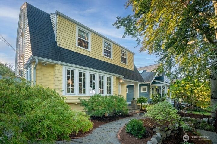 Property Photo:  2569  4th Avenue W  WA 98119 