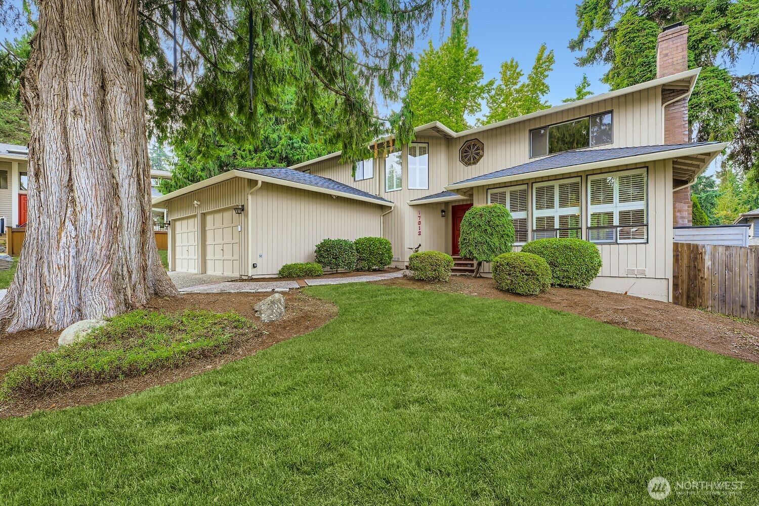 Property Photo: 17012 SE 40th Court WA 98008