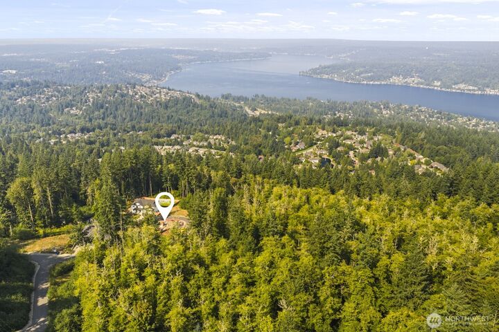 Property Photo:  6237  179th Place SE  WA 98006 