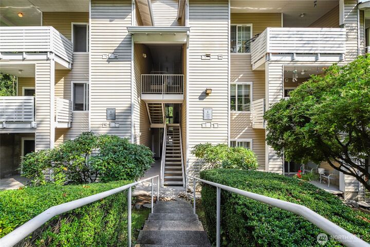 801  Rainier Avenue N E325  Renton WA 98057 photo