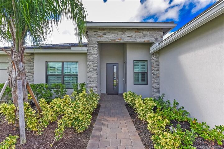 Property Photo: 1380 SW Lago Circle FL 34990