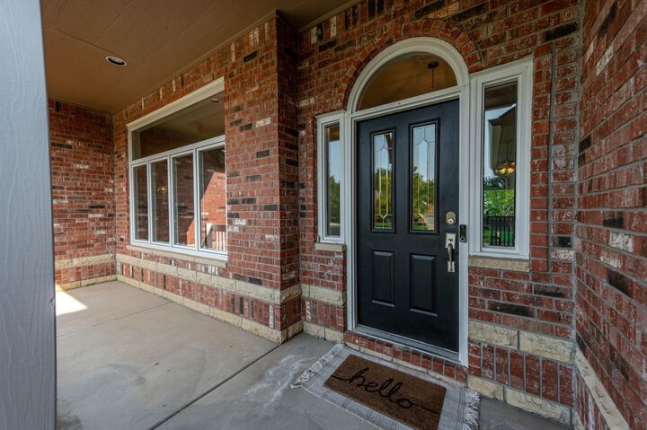 Property Photo: 1608 Gleneagles Ct KS 67002