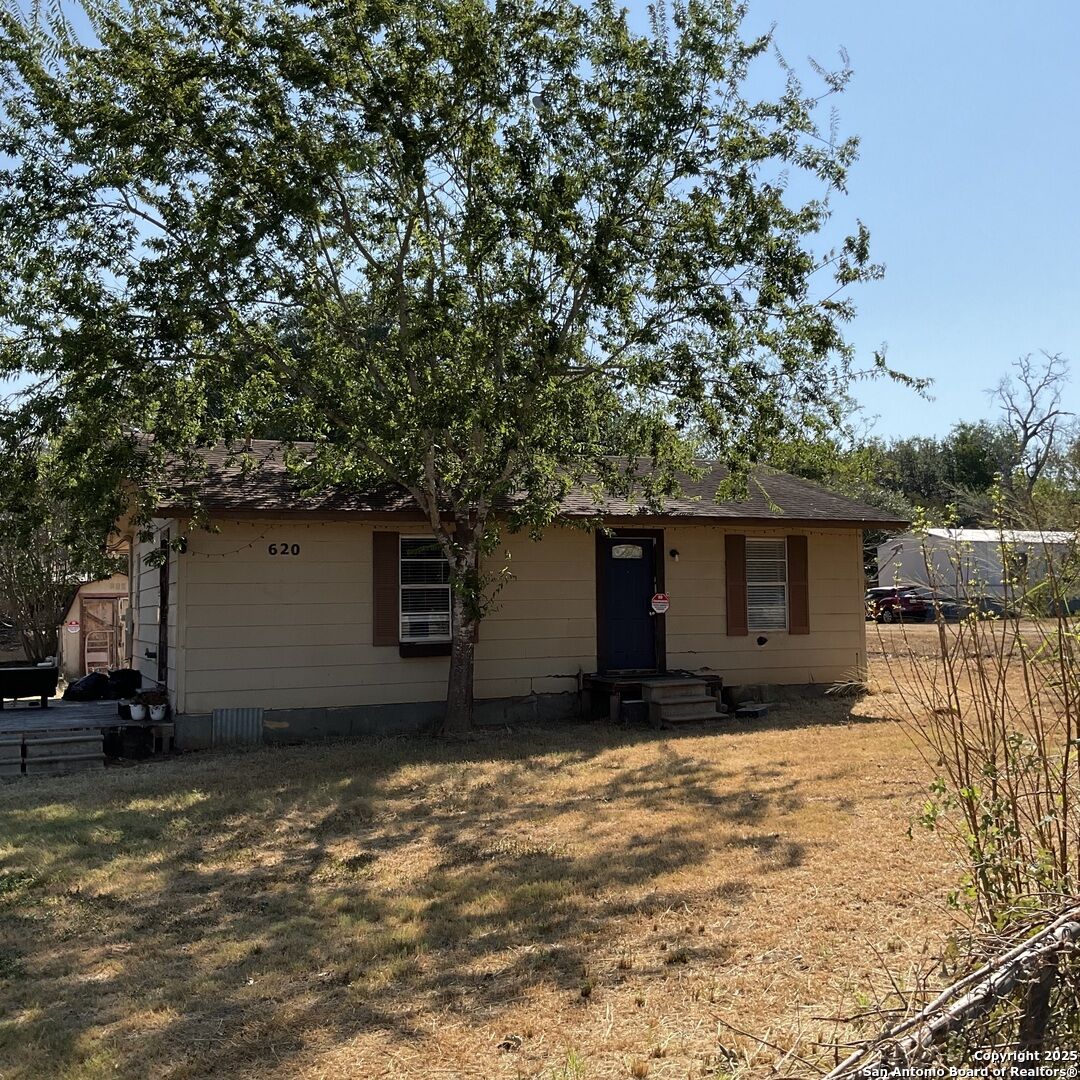 Property Photo: 620 US Highway 87 TX 78160