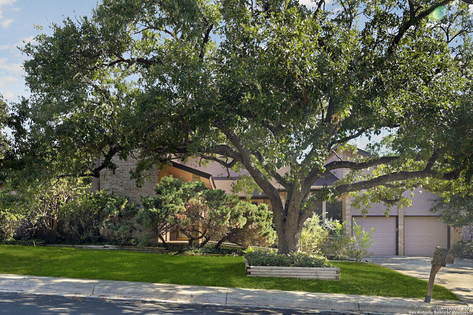 Property Photo: 2927 Low Oak St TX 78232