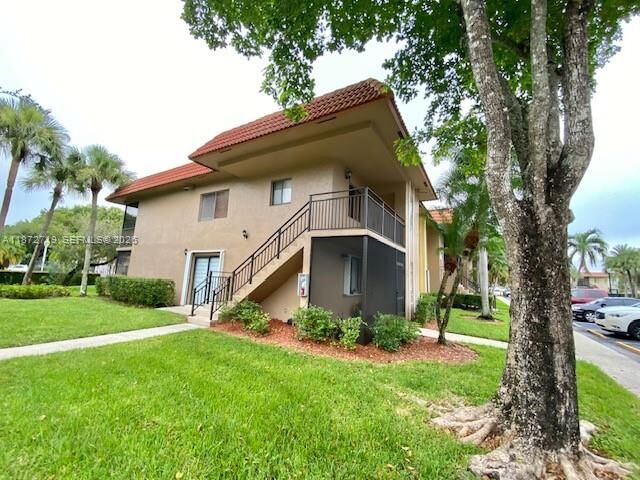 Property Photo:  437 Lakeview Dr 201  FL 33326 