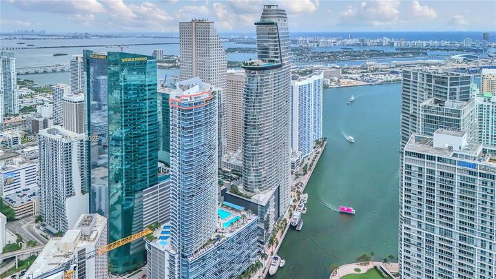 Property Photo: 200 Biscayne Boulevard Way Ph5402 FL 33131