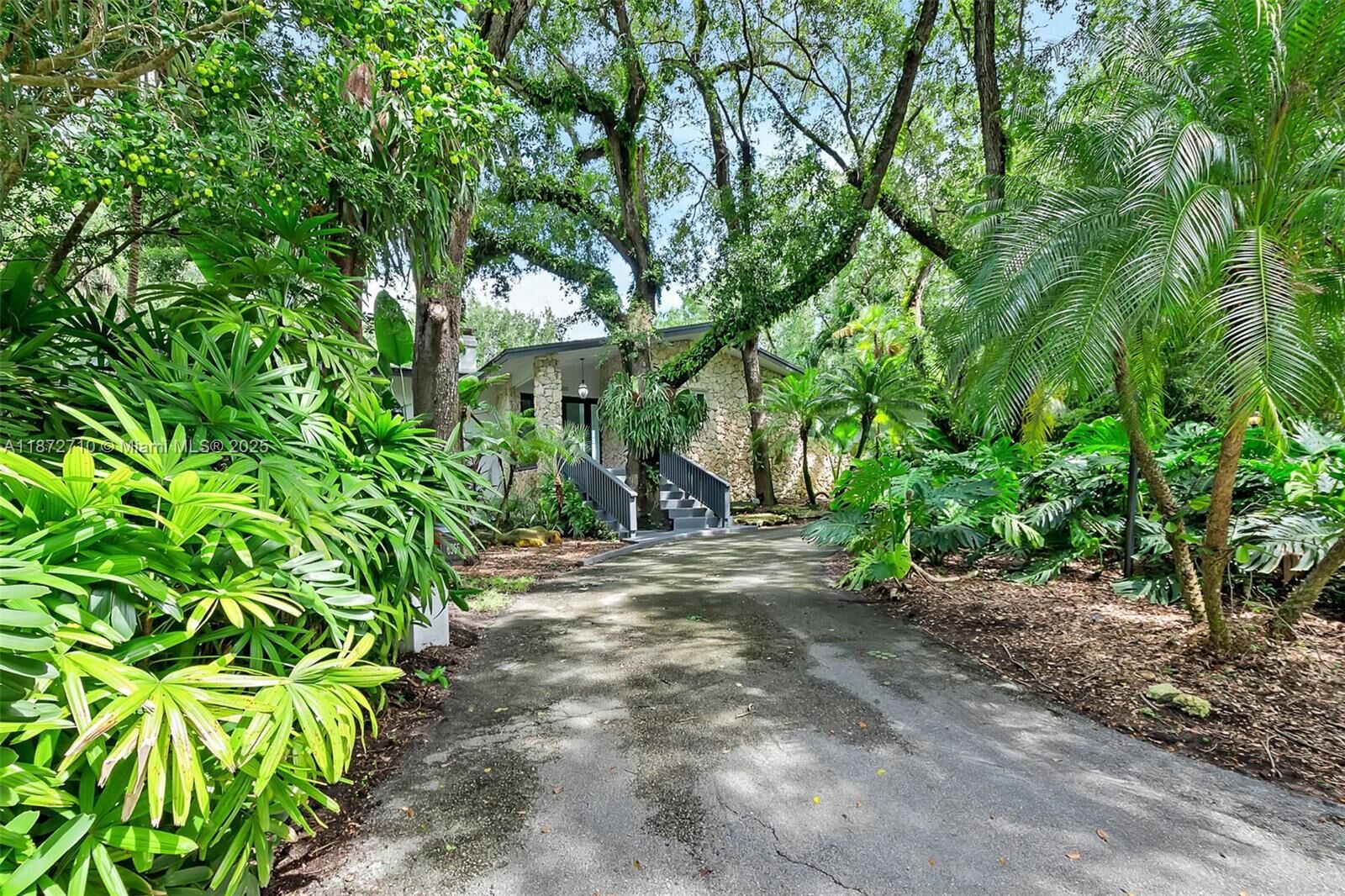 Property Photo:  