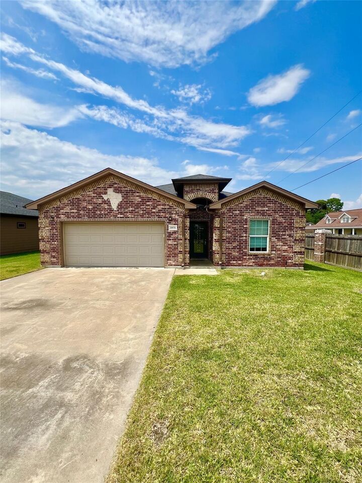 2875 Amber Ave.  Groves TX 77619 photo