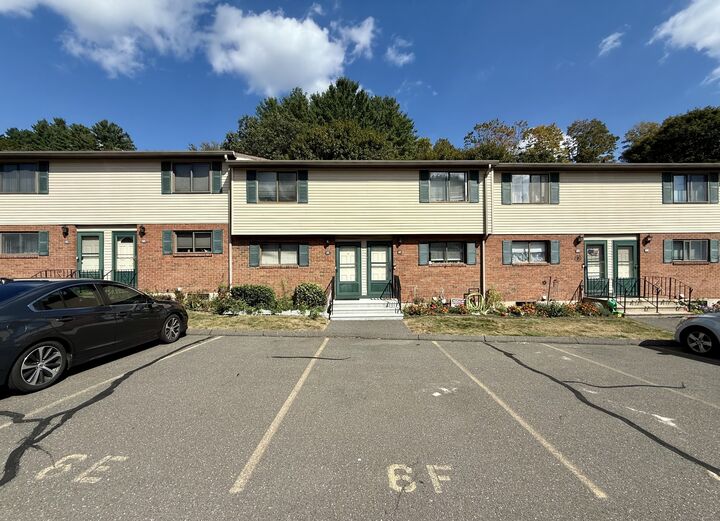 Property Photo:  39 Horton Hill Road Apt 6E  CT 06770 