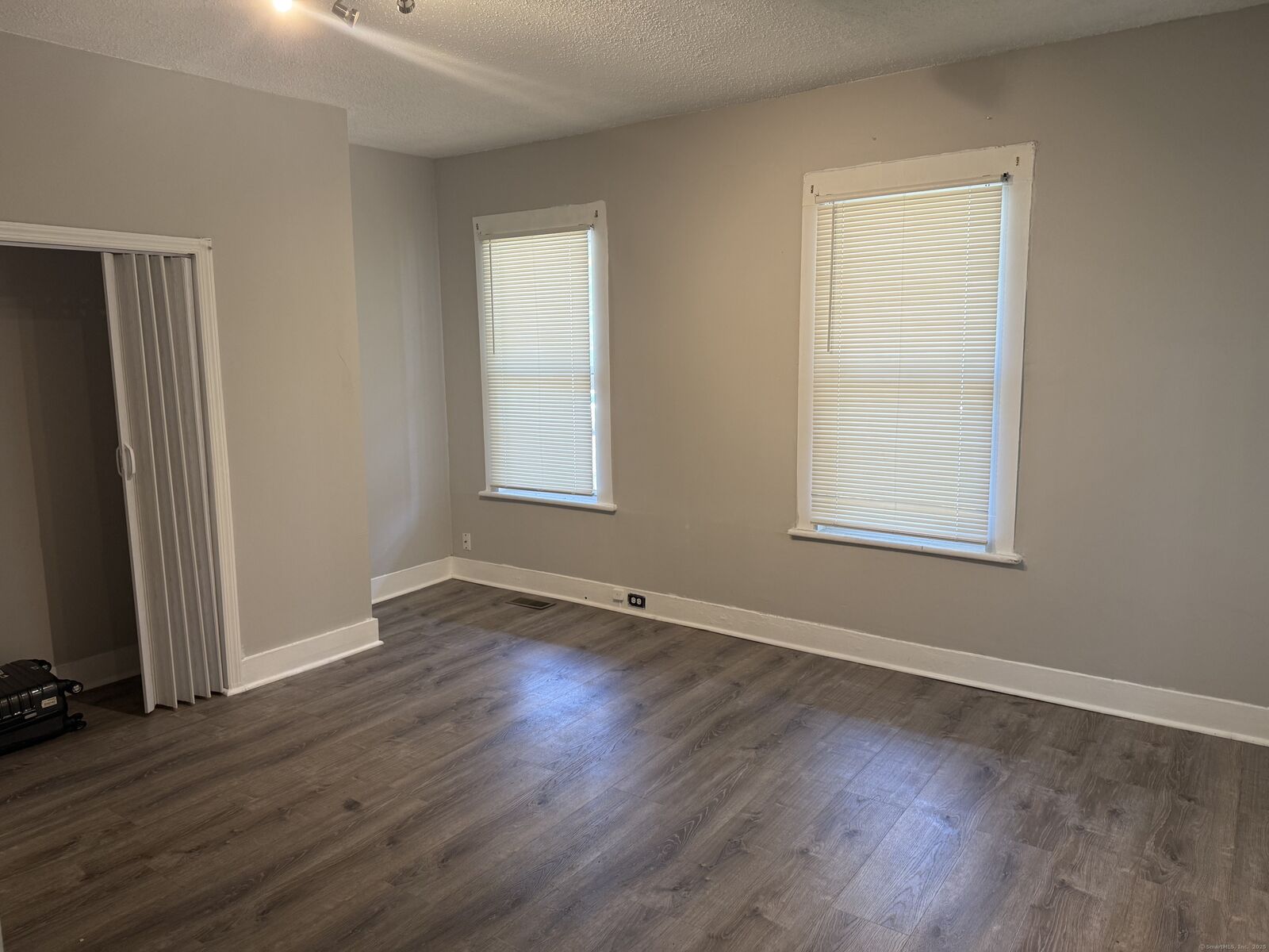 Property Photo:  880 Connecticut Avenue 2  CT 06607 