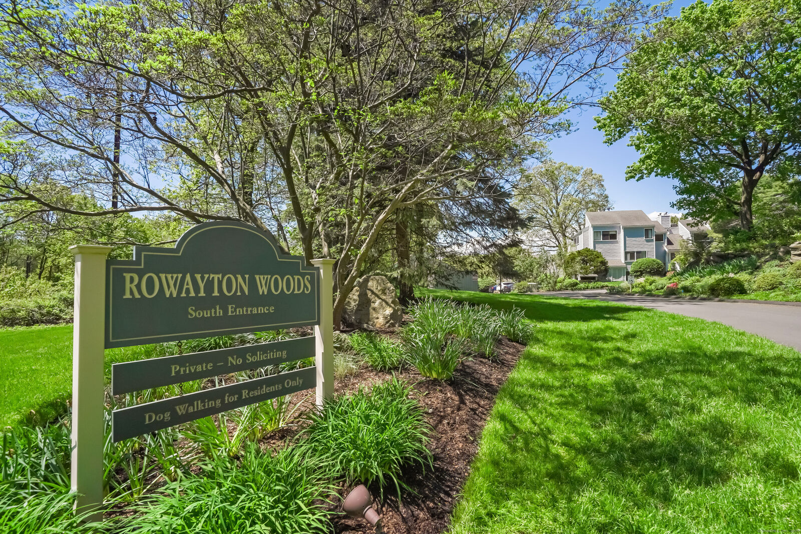 Property Photo:  80 Rowayton Woods Drive 80  CT 06854 