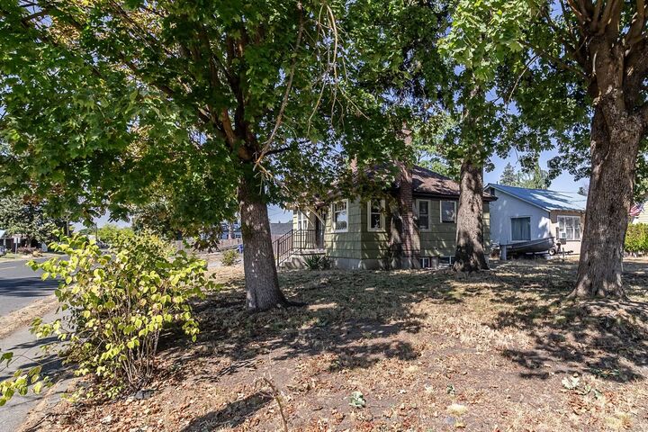 Property Photo: 406 W Garland Ave WA 99205