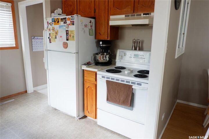 Property Photo:  509 4th Avenue E  SK S0H 0B0 