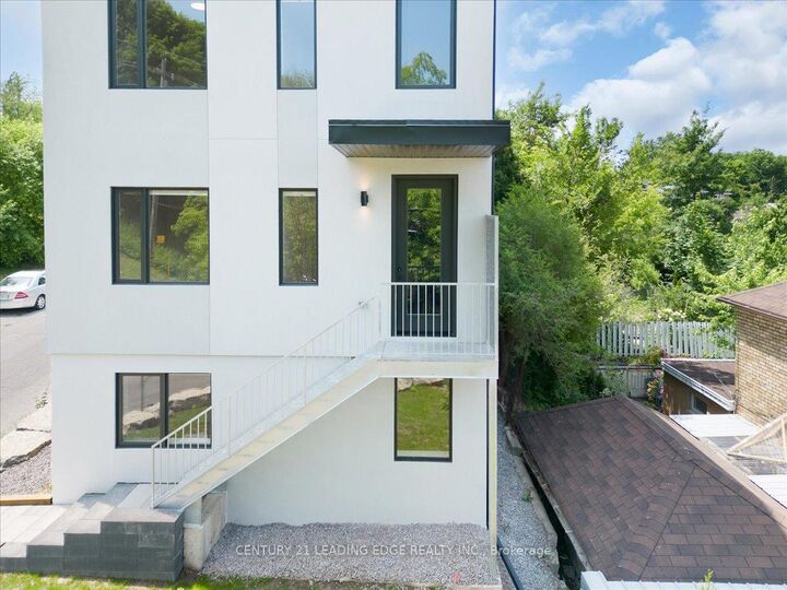 Photo de la propriété:  10 Summit Avenue 3  ON M6E 1X4 