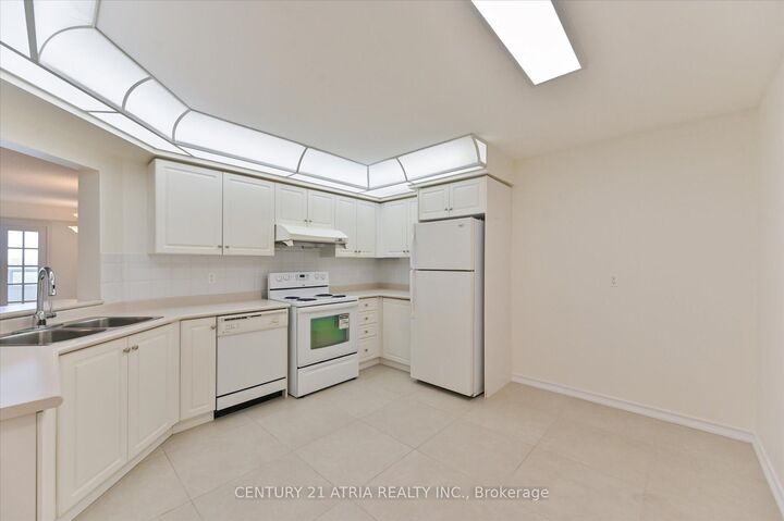 Photo de la propriété:  228 Bonis Avenue 1712  ON M1T 3W4 