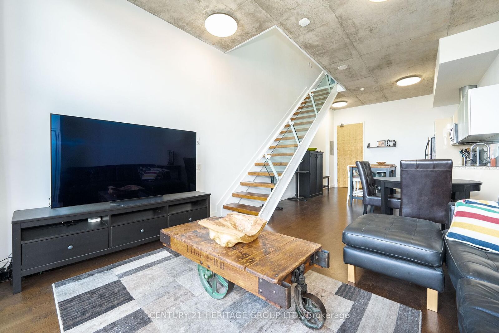 Property Photo: 33 Mill Street 607 ON M5A 3R3
