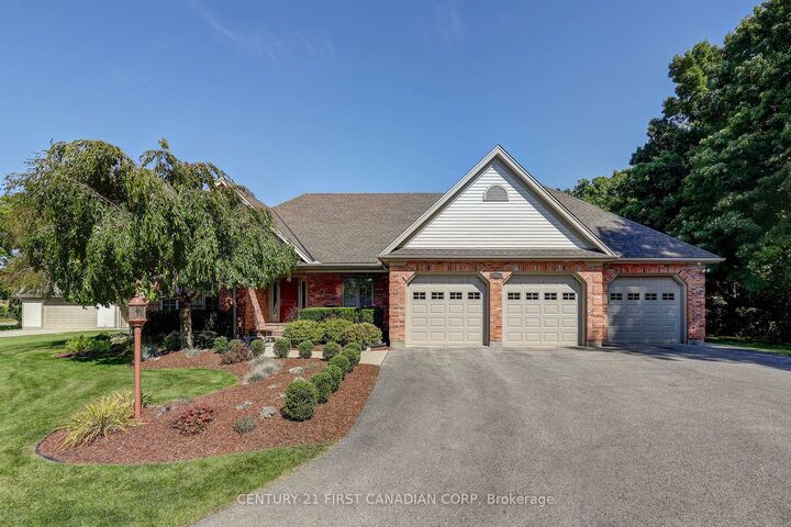 Photo de la propriété:  9430 Elviage Drive  ON N6K 4N5 