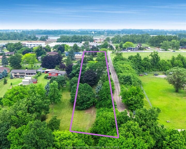 Property Photo:  26 Crest View Drive  ON N8H 4H8 