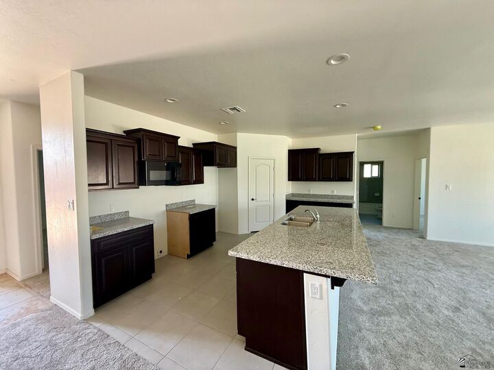 Property Photo: 7402 E 45 Pl AZ 85365