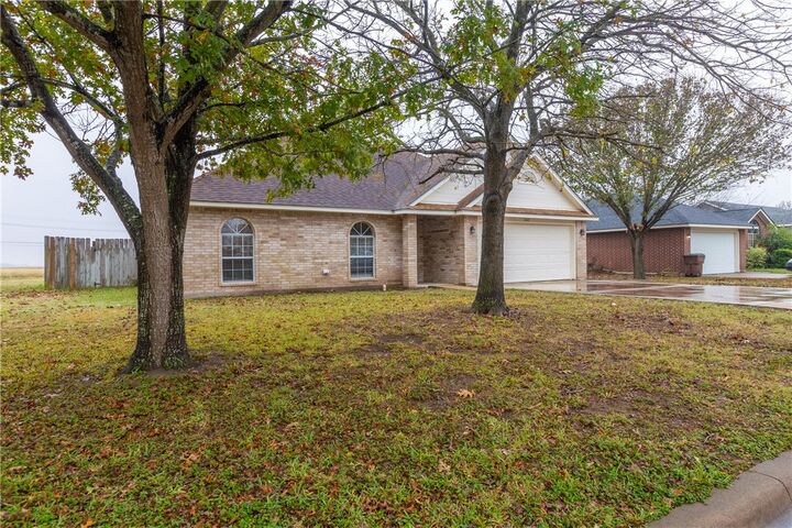 Property Photo:  1022 Alamo Street  TX 78644 
