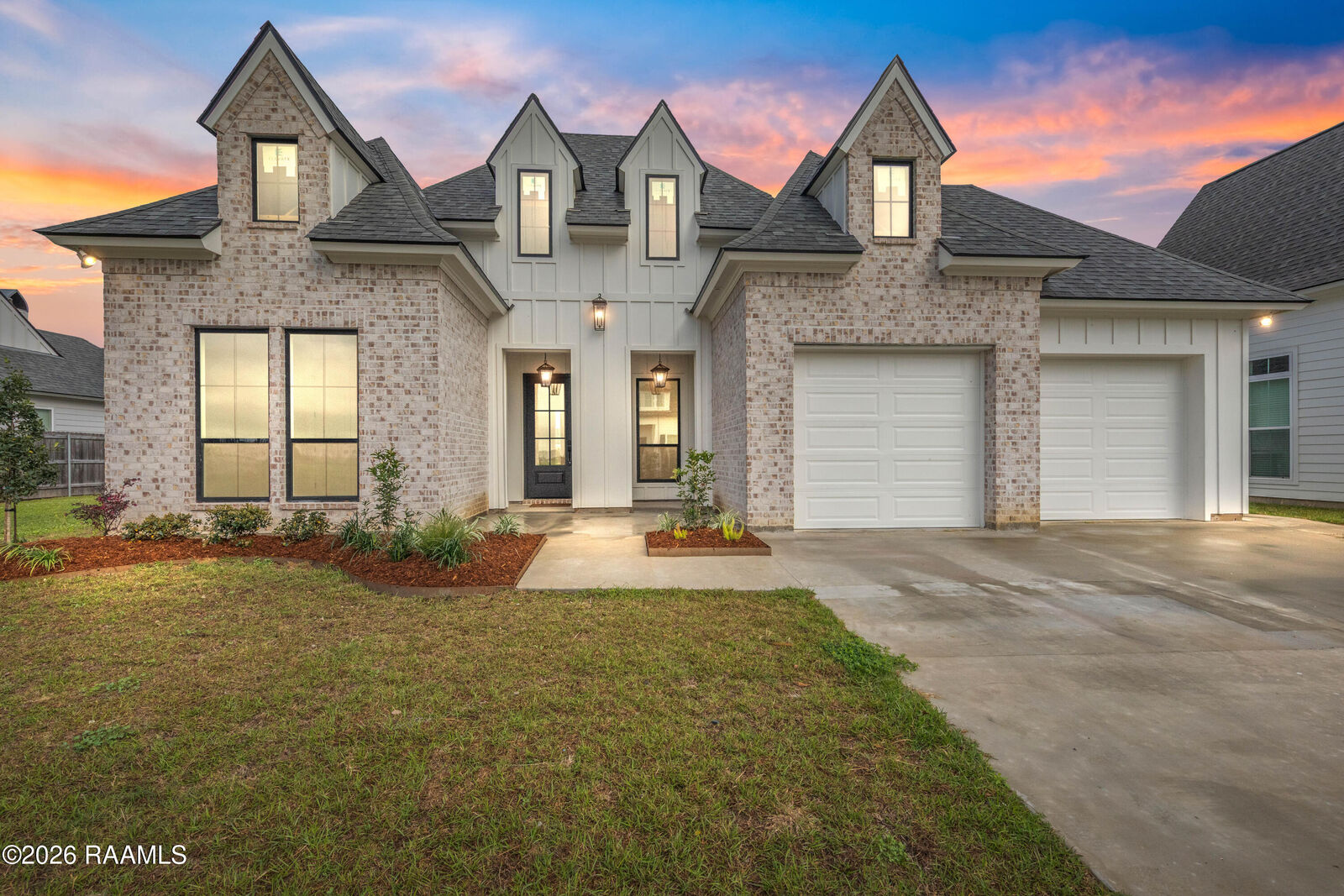 Property Photo:  208 Buenos Aires  LA 70592 