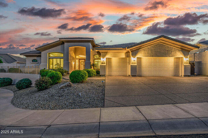 Property Photo:  116 E Desert Wind Drive  AZ 85048 