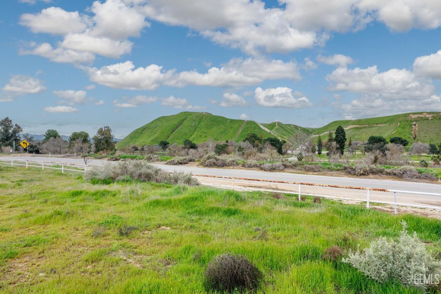 Property Photo: 2 Rio Mesa Drive CA 93308