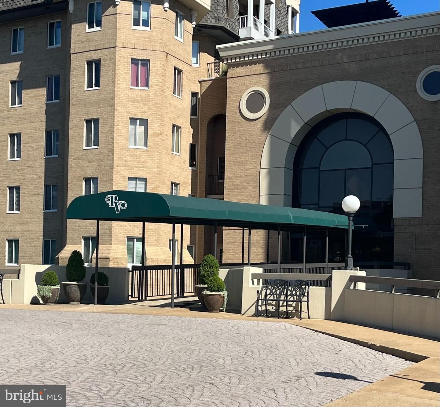 Property Photo:  1250 S Washington Street 124  VA 22314 