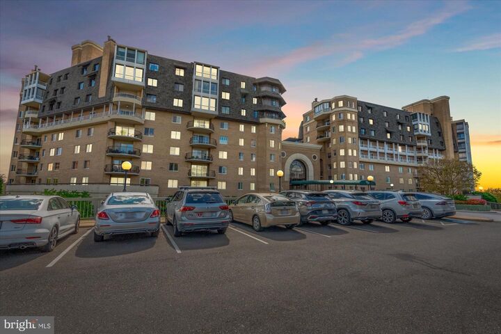 1250 S Washington Street 124  Alexandria VA 22314 photo