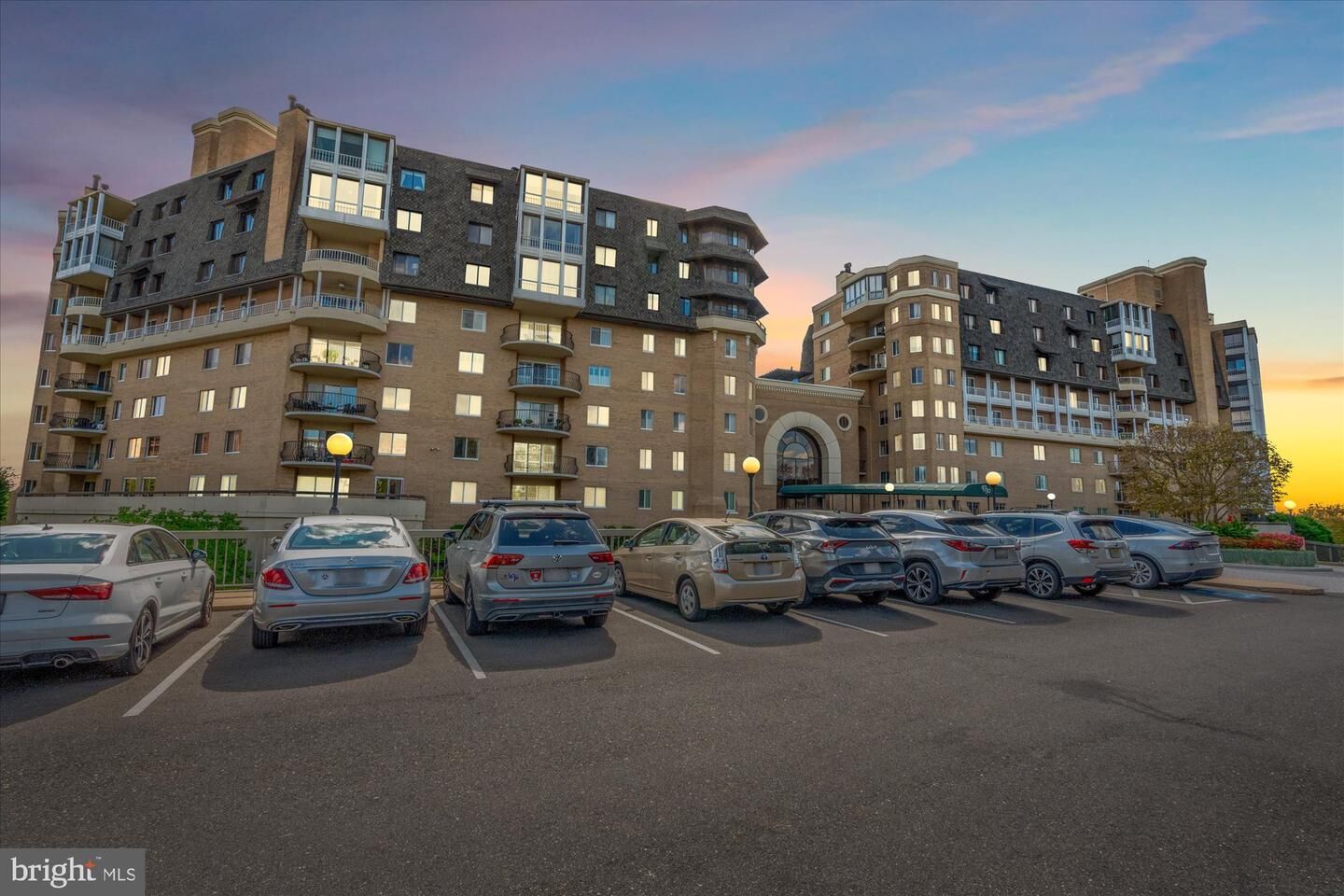 Property Photo:  1250 S Washington Street 124  VA 22314 