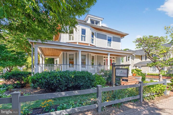Property Photo: 2100 Mount Vernon Avenue VA 22301