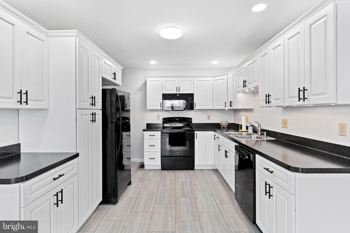 Property Photo:  809 N Walnut Street  PA 17055 