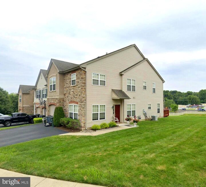 Property Photo:  7 Dukes Way  PA 19053 
