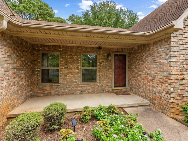 Property Photo: 212 Pine Terrace Dr AR 72023